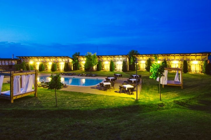 Locatiile de nunta - locatii de nunti in aer liber in natura - top locatii de nunta la padure-piscina